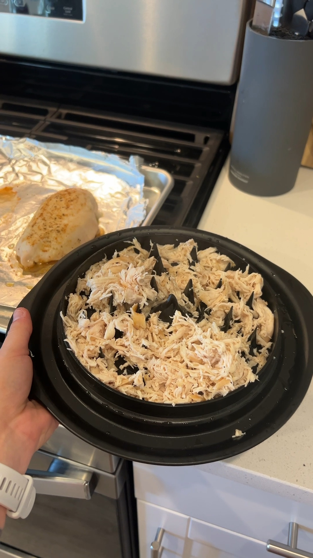 Shredded chicken in SECONDS? 😍 Yes, please.

Baked 3 big chicken breasts at 400°F for 20 mins, seasoned simply, let rest 5 mins… then shredded it with my favorite tool (linked here!) 🫶

Taco bowls, quesadillas, sandwiches… meal prep just got way easier 🌮🥪

💛 Tap to shop & make your weekly meals effortless!

⸻
#ShreddedChicken #MealPrepMadeEasy #KitchenHacks #HealthyMealPrep #MomLifeHacks #QuickMeals #FoodPrep #EasyRecipes #HealthyEating #MealPrepInspo #ChickenRecipes #CookingHacks

#LTKFindsUnder50 #LTKHome