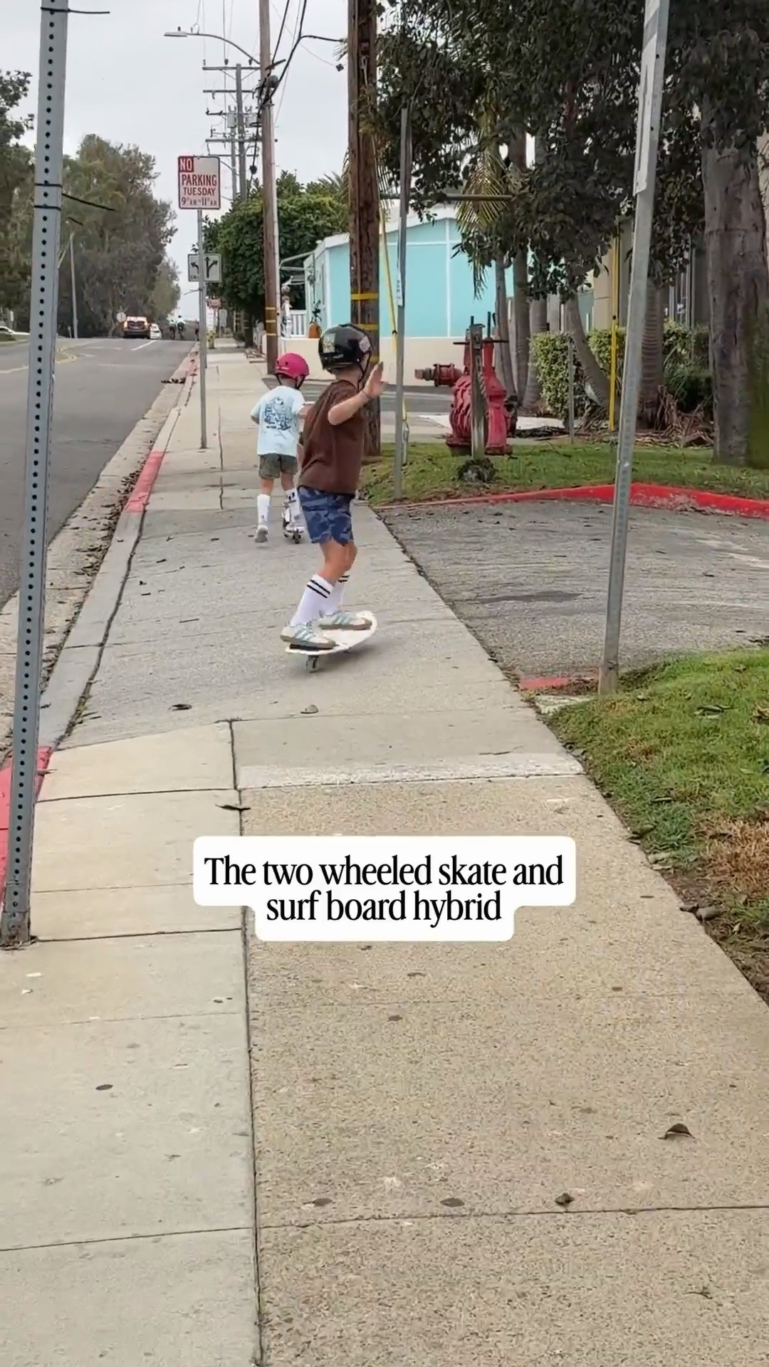 This two wheel skate board is a favorite of my for boys, it’s like a hybrid between a surfboard and a skateboard.

#GiftsForboys￼