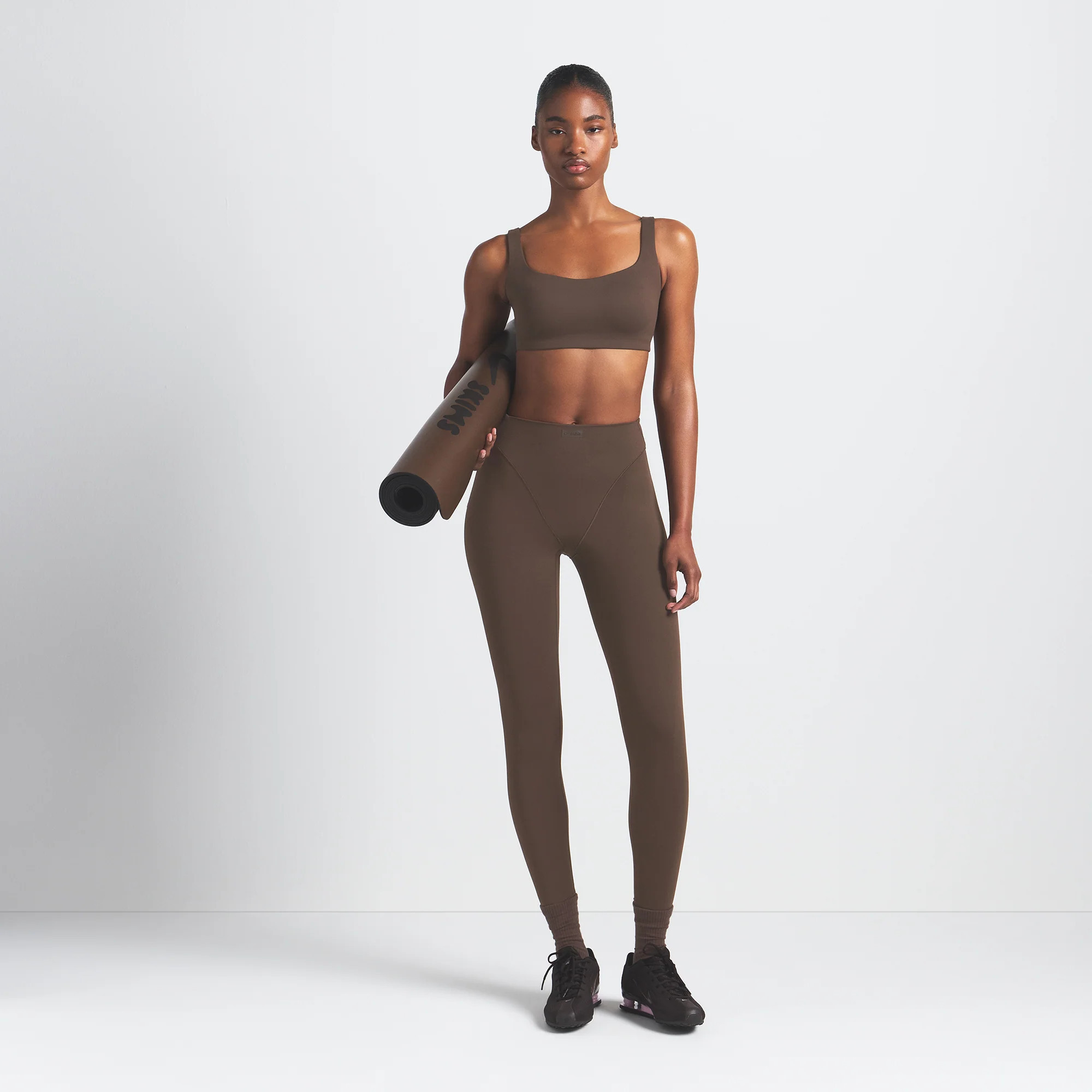 SKIMS V-Line 26"" Legging | Deep Neutral | Medium | NikeSKIMS Matte | SKIMS (US)