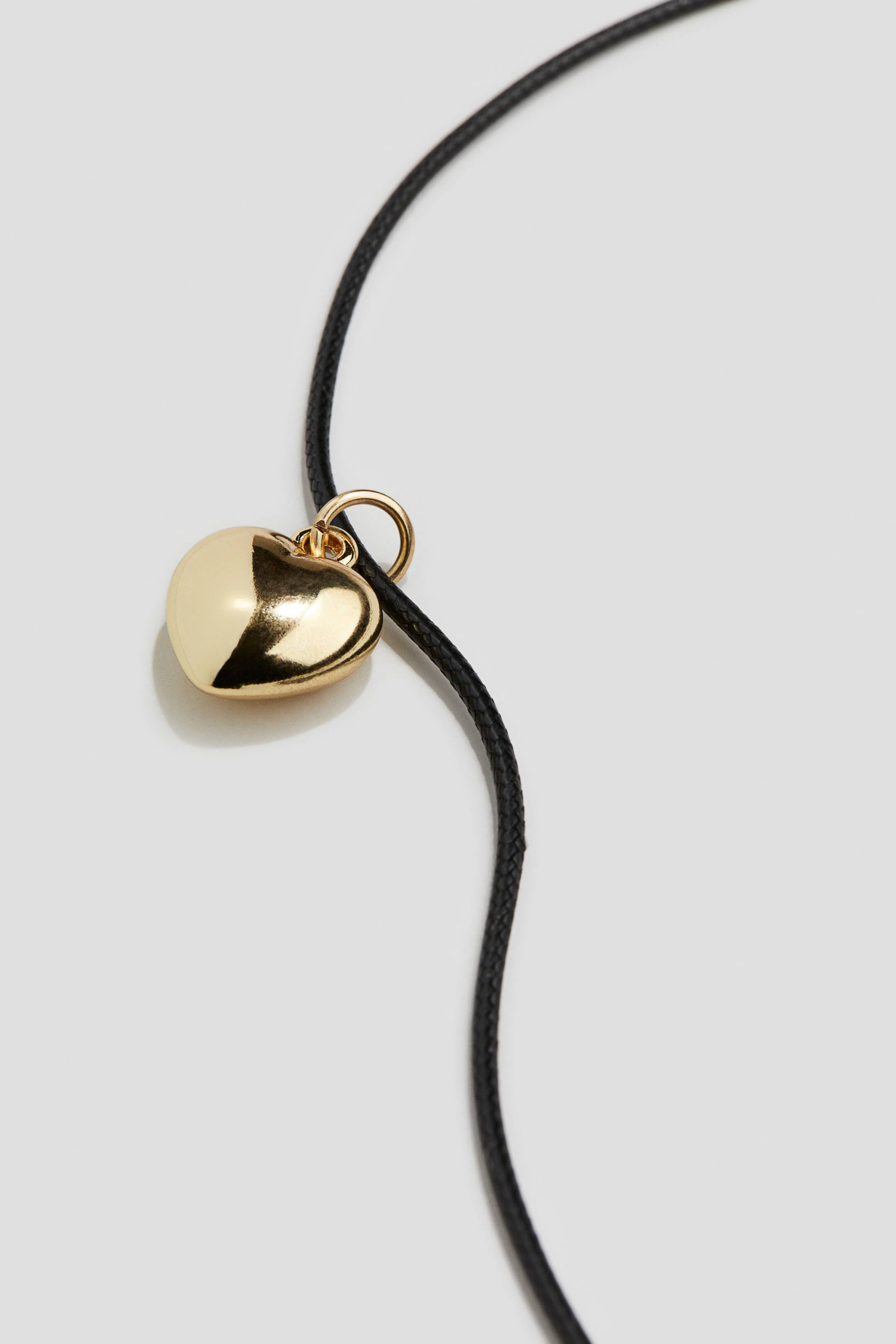 Kordelkette mit Anhänger | H&M (DE, AT, CH, NL, FI)