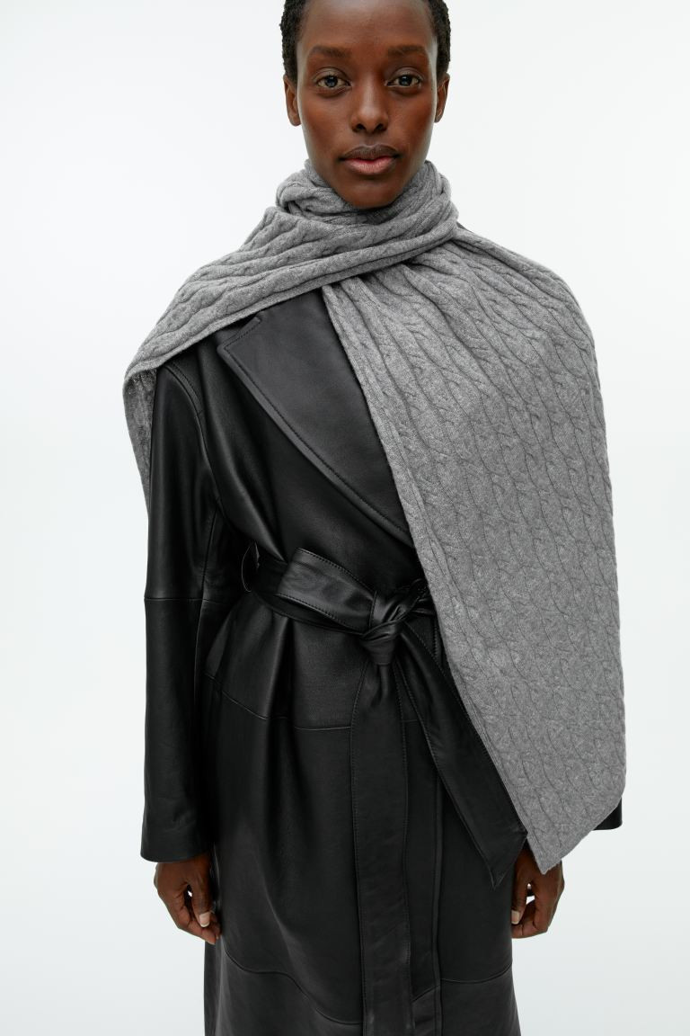 Kaschmirschal mit Zopfmuster | H&M (DE, AT, CH, NL, FI)