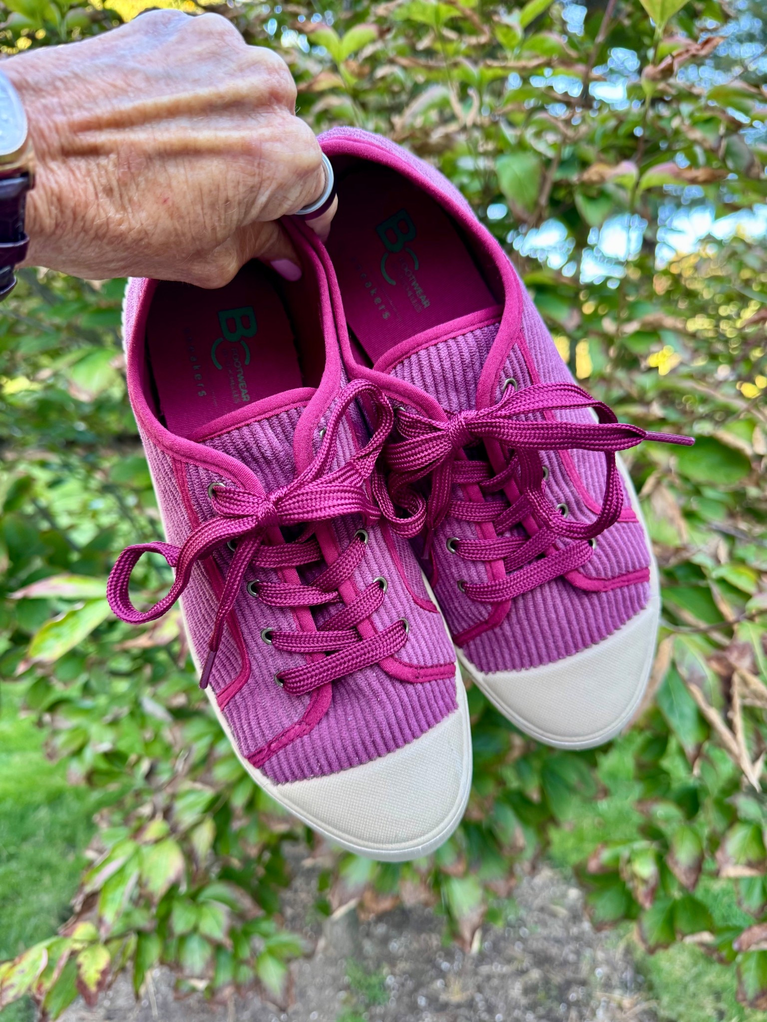 Fall style that feels cozy, effortless, and timeless — that’s why I love the new Coldwater Creek Fall Collection. #ColdwaterCreekFall #ad

This look is all about versatile staples: 👖 Classic jeans with a flattering fit 👟 Comfortable sneakers you can actually walk in 👕 An easy, everyday top that goes with everything

I’ve partnered with Coldwater Creek before, and I keep coming back because their pieces fit beautifully into a real-life wardrobe. These are the styles that make getting dressed simple but never boring.

💡 Save this post for outfit inspiration the next time you’re standing in your closet asking, “What should I wear?” And don’t forget — you can shop this exact look through my LTK storefront link in bio.

Would you wear this look for errands, coffee dates, or casual Fridays? 🍁

#ad #ColdwaterCreekFall #FallingForStyle #Mycoldwater #ColdwaterCreekStyle #FallOutfits2025 #CozyWardrobe #ClassicEverydayStyle #TimelessFallLooks #WardrobeStaples #ColdwaterCreekOOTD #StyleForTallWomen #ClassicStyleForWomen


#LTKShoeCrush #LTKOver40 #LTKTall