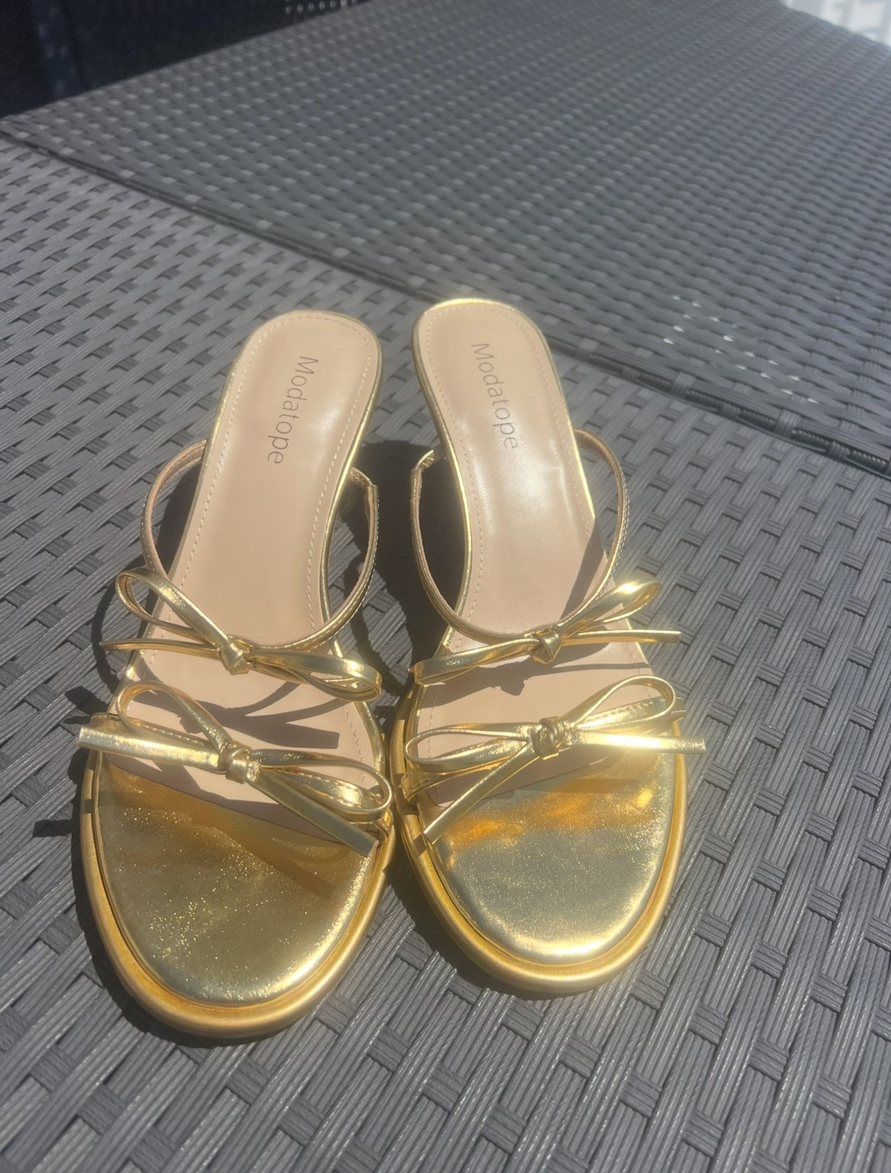 Beautiful gold bow kitten heels🌸🌸

#LTKMothersDay #LTKdayinmylife #LTKootd