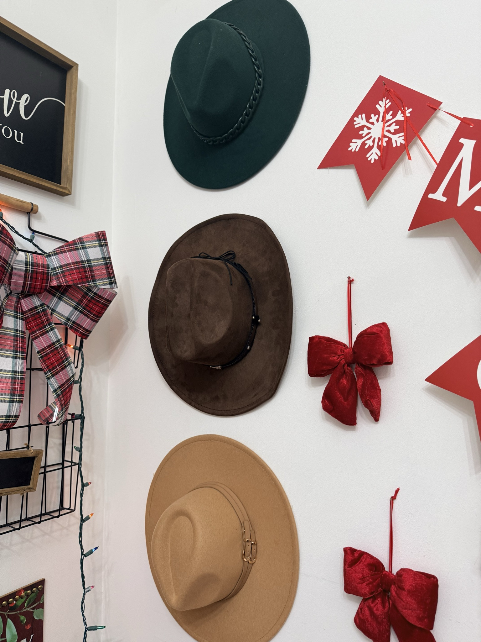 Fall hats 🍂👒✨
Fall outfits just hit DIFFERENT when you add a cute hat — wide brims, cozy beanies, felt fedoras, all the stylish little pieces that pull the whole look together.
Perfect for pumpkin patch days, brunch, holiday photos, or just elevating a simple outfit.
Linking my favorite fall hats below! 🛍️💫

#FallFashion #FallHats #CozySeason #LTKStyle #AutumnVibes
#ShoppingWithPriiincesss #Atlantamom #Atlantabloggers #Atlantablogger #AtlantaCreator #Atlantacontentcreators #Atlantacontentcreator

#LTKFindsUnder50 #LTKCyberWeek #LTKSaleAlert