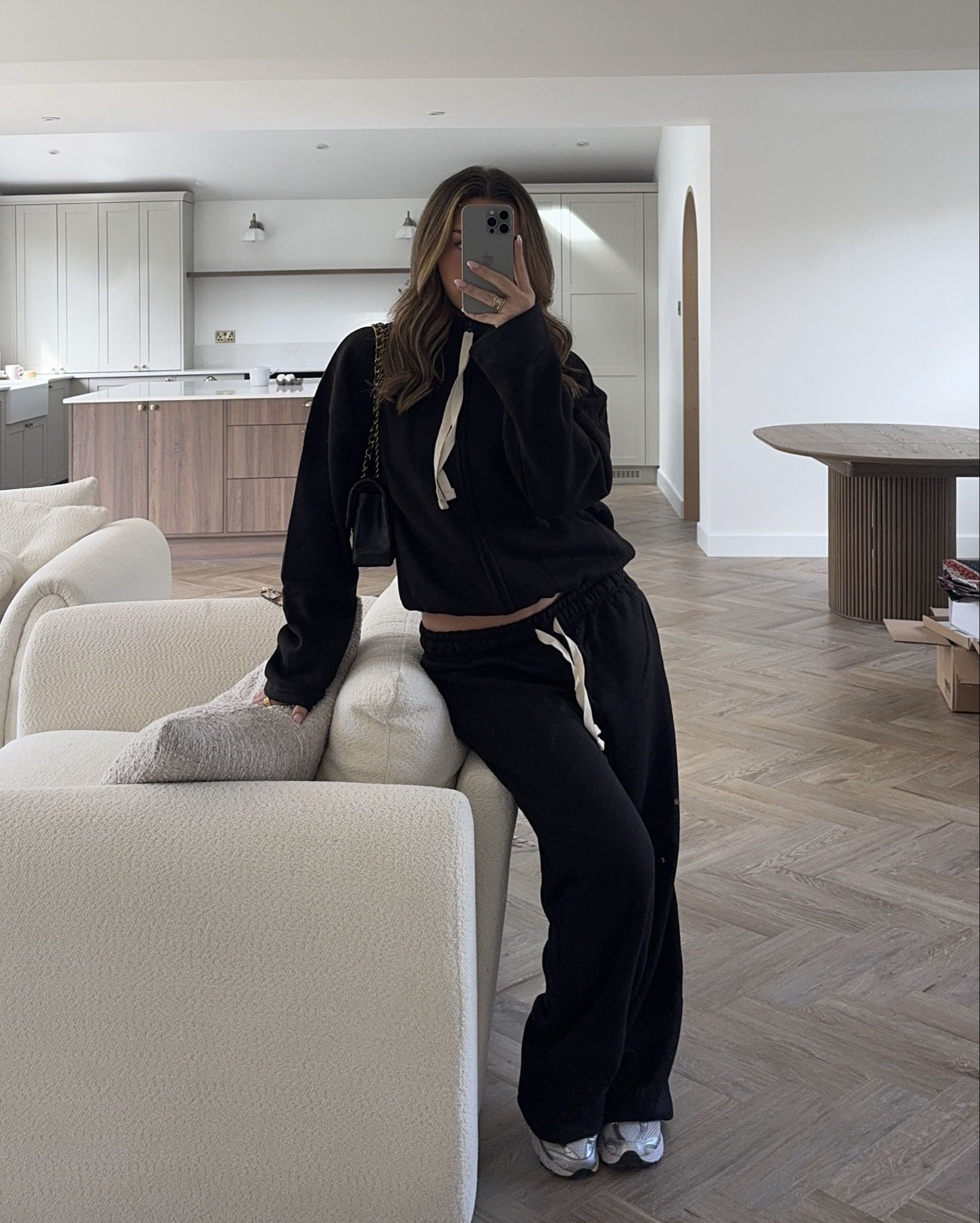 Black plain tracksuit but make her chic 

#LTKuk #LTKeurope #LTKspring