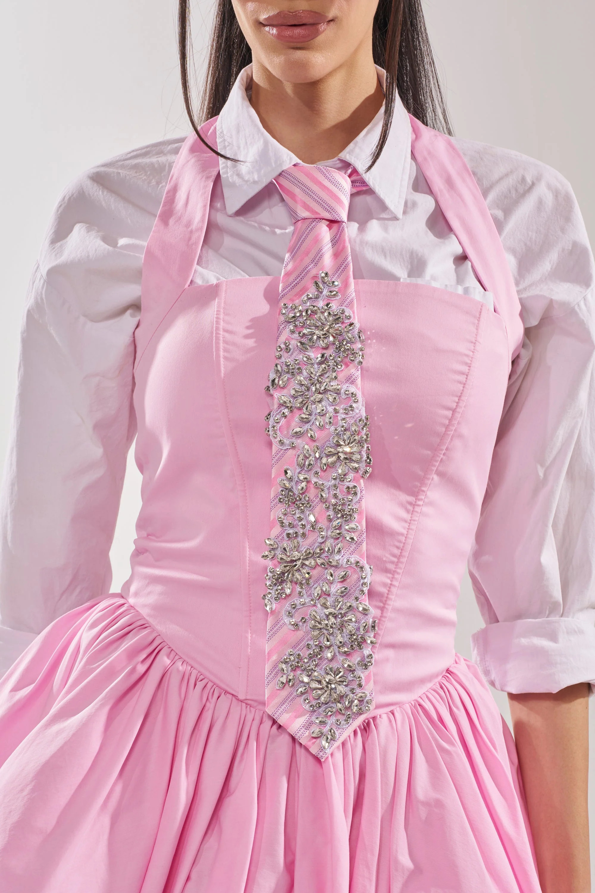 FEMME APPLIQUE TIE | AKIRA