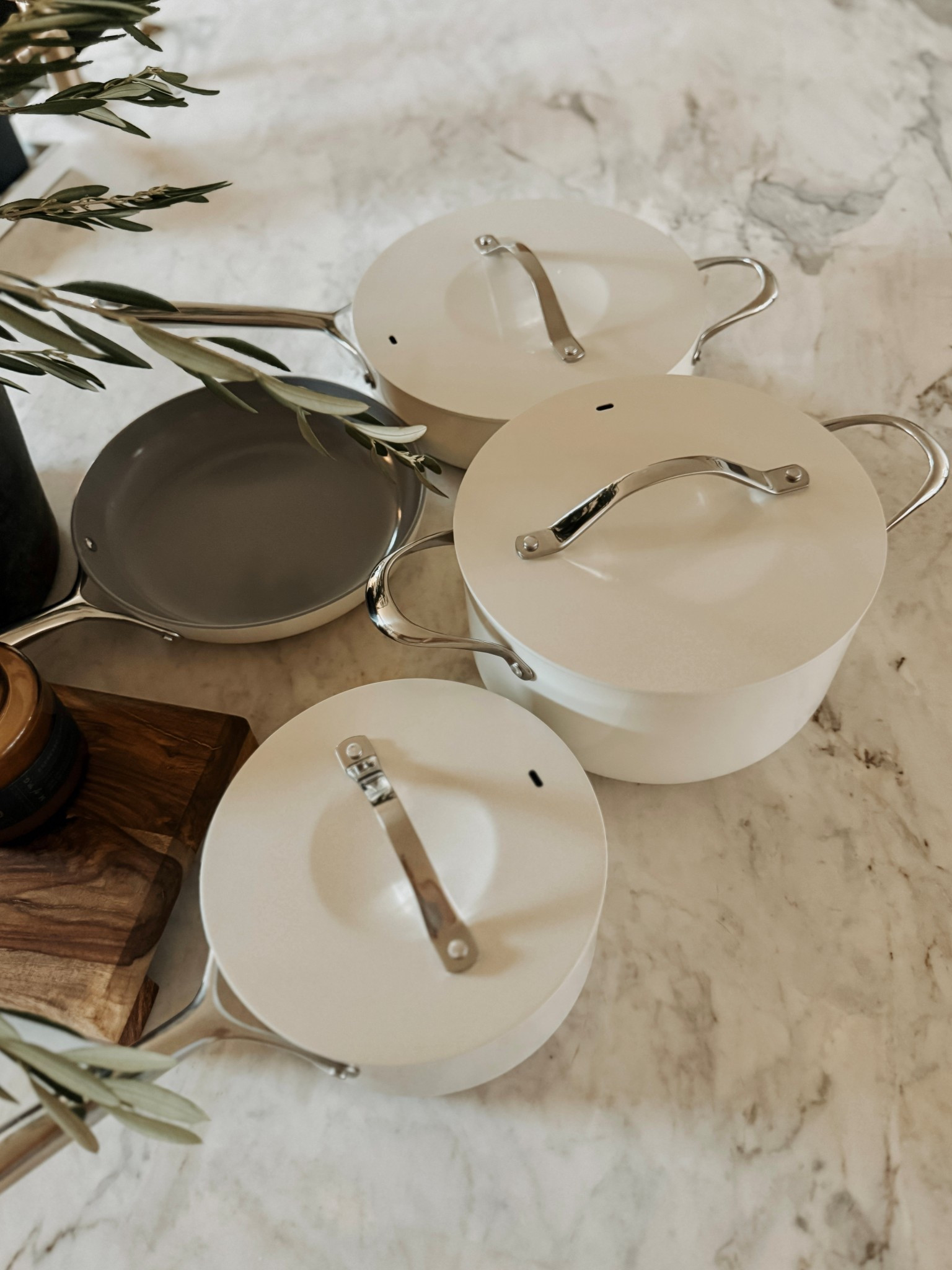 This nonstick, 7 piece cookware set from @Quince is a game changer! You won’t regret it 🤌🏼
#QuincePartner 