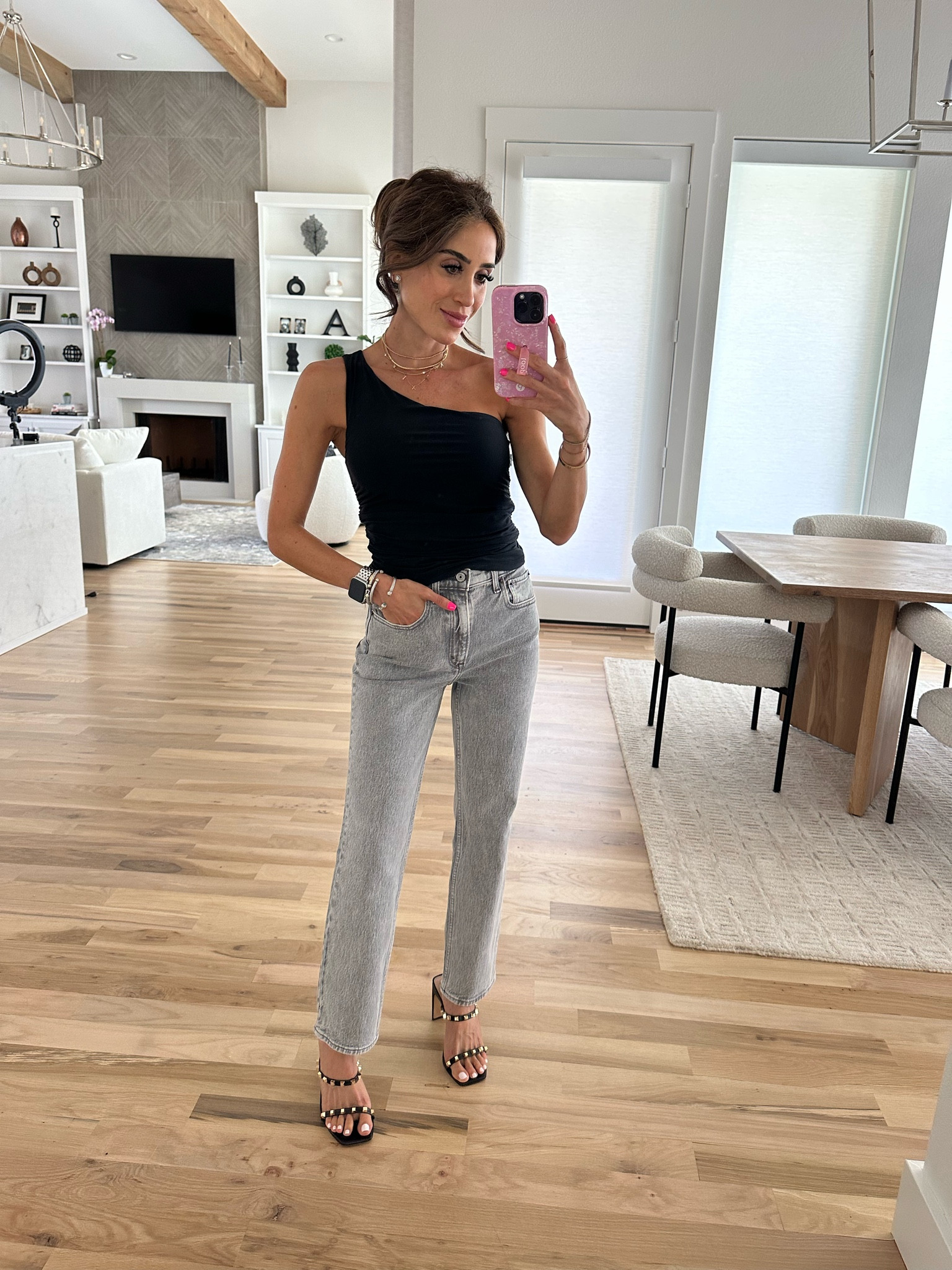 Abercrombie 90s straight jeans size 23 x short 

#LTKfindsunder50 #LTKfindsunder100 #LTKSeasonal