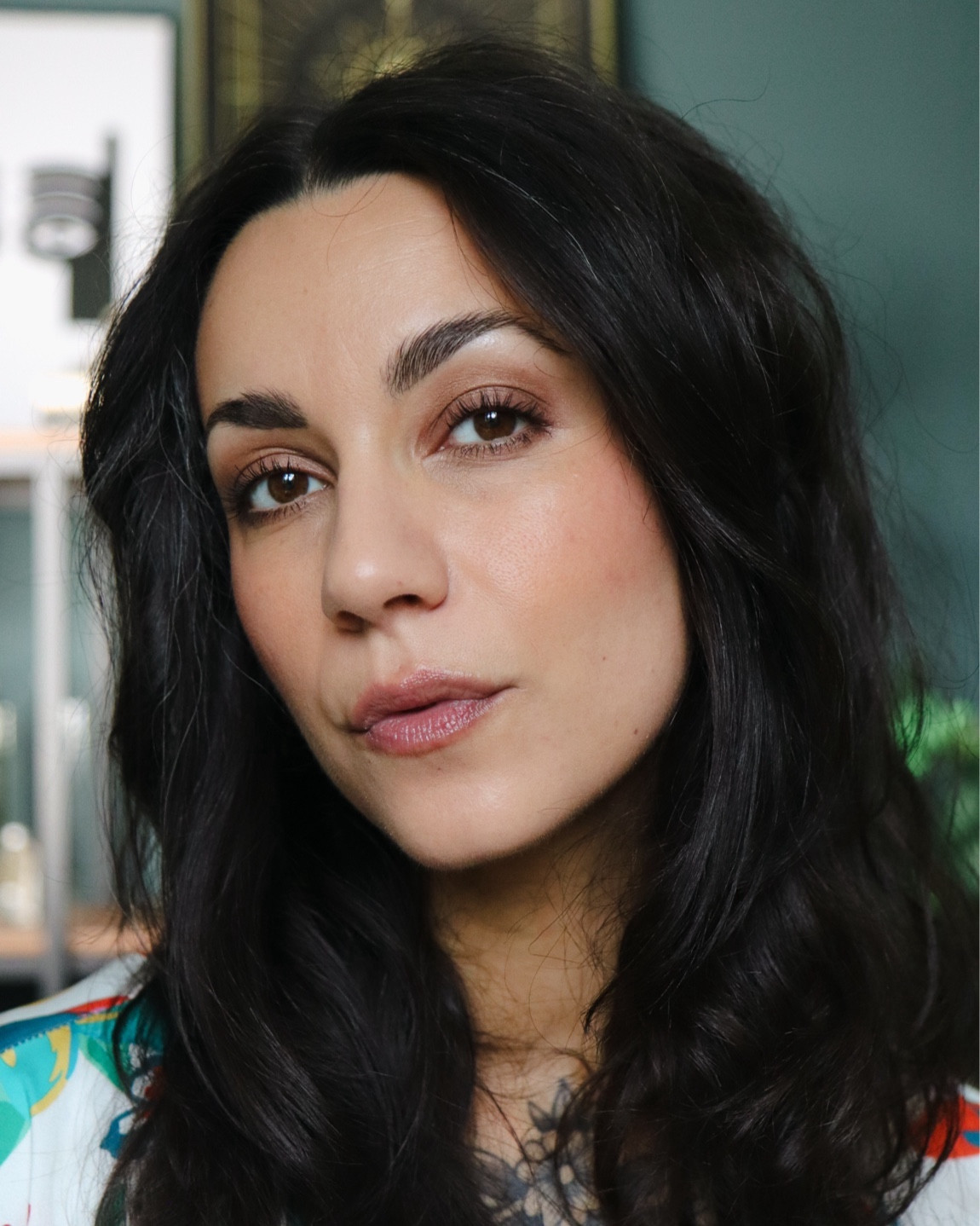 Ce combo sur le teint 🥹❤️🤌🏼
TikTok : heyohcoco

TEINTES :
- fond de teint : Santa Fe
- anti-cernes : 6
- gel à sourcils : Brow Sculpt de Refy
- liner sourcils : Espresso 
- fard à paupières : Hidden Album 
- blush : Colour of Dreams
- poudre : Medium 

#LTKbeauty