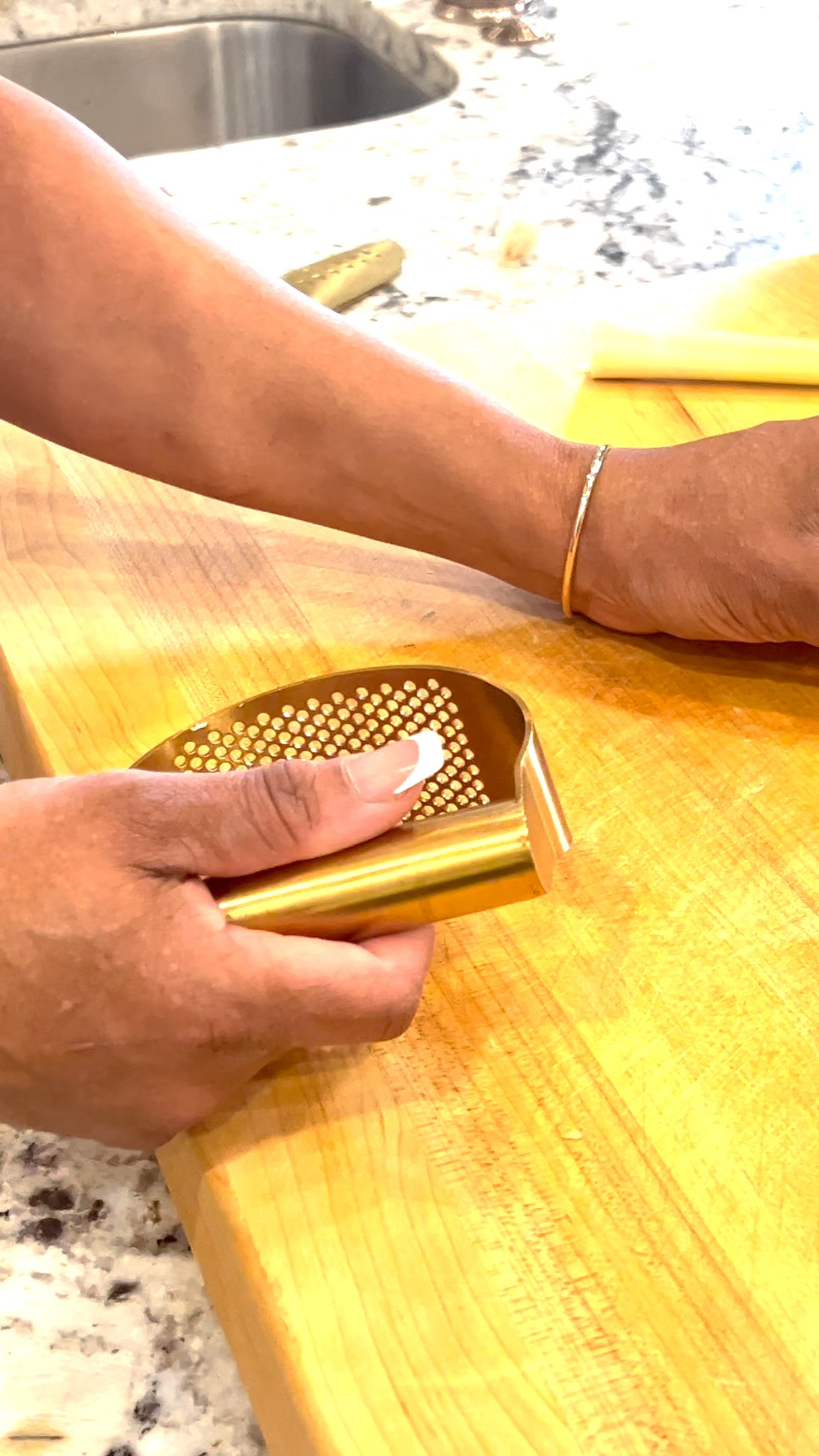 The garlic press of your dreams 😍 Who doesn't need the fanciest press available ?!

