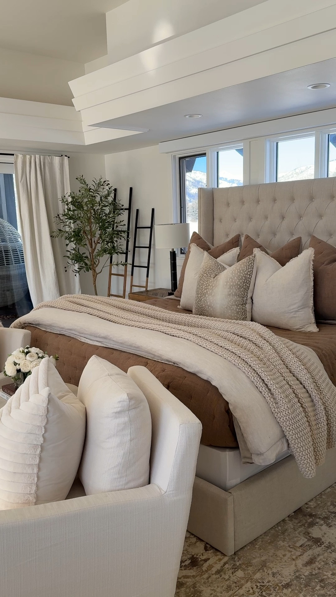 HOME \ bedroom links with all of my favorite linen bedding🛏️

Decor
Bed
Amazon
Pillows
Accent chairs 

#LTKSeasonal #LTKWatchNow #LTKHome