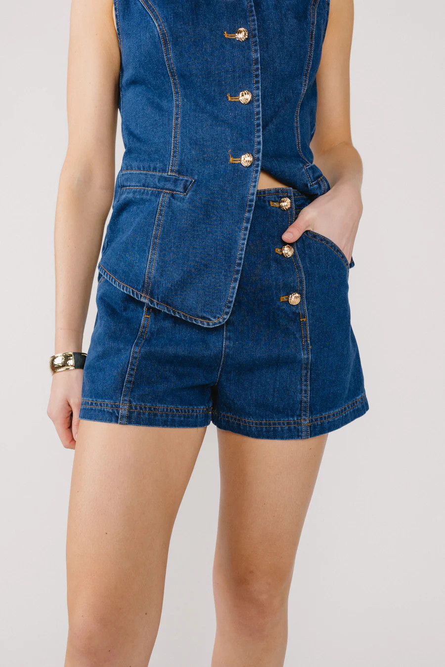 Town Square Shorts | Vestique