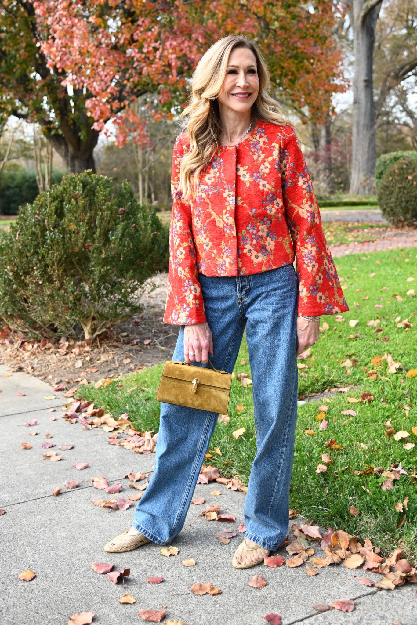 This cropped bell sleeve jacket couldn’t be any cuter or any more perfect going into the holidays!  I have on a tank under but a turtleneck would be ideal for a cooler day!  Style it with oversized denim, a suede bag and gold Mary-Jane’s.


#LTKSeasonal #LTKHoliday #LTKootd