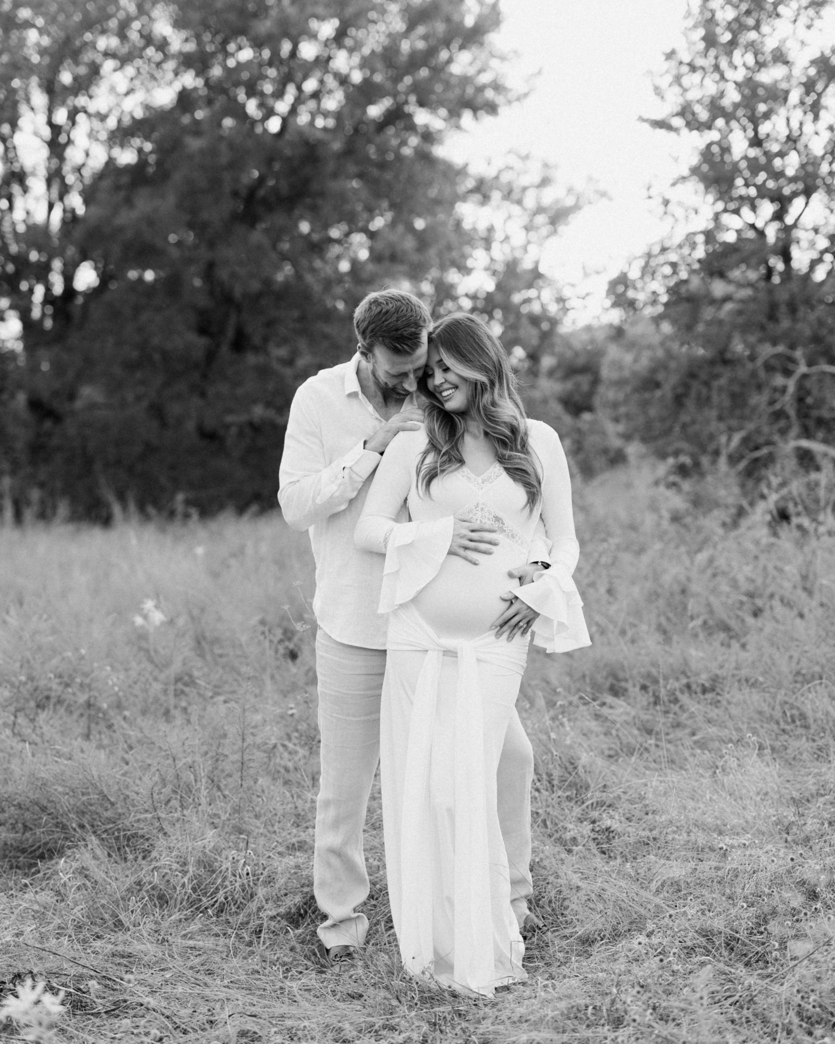 The best maternity dress 🤍 I love that this can be worn pregnant or not. It works perfect for a newly growing bump! 

#maternitydress #pregnancy #pregnancydress #babyannouncement #maternityshoot