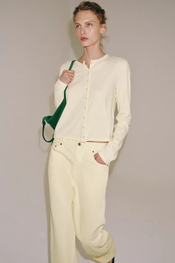 REGULAR FIT - ROUND NECK - NORMAL LENGTH - LONG SLEEVET-shirt with main fabric made of 100% cotto... | Zara UK