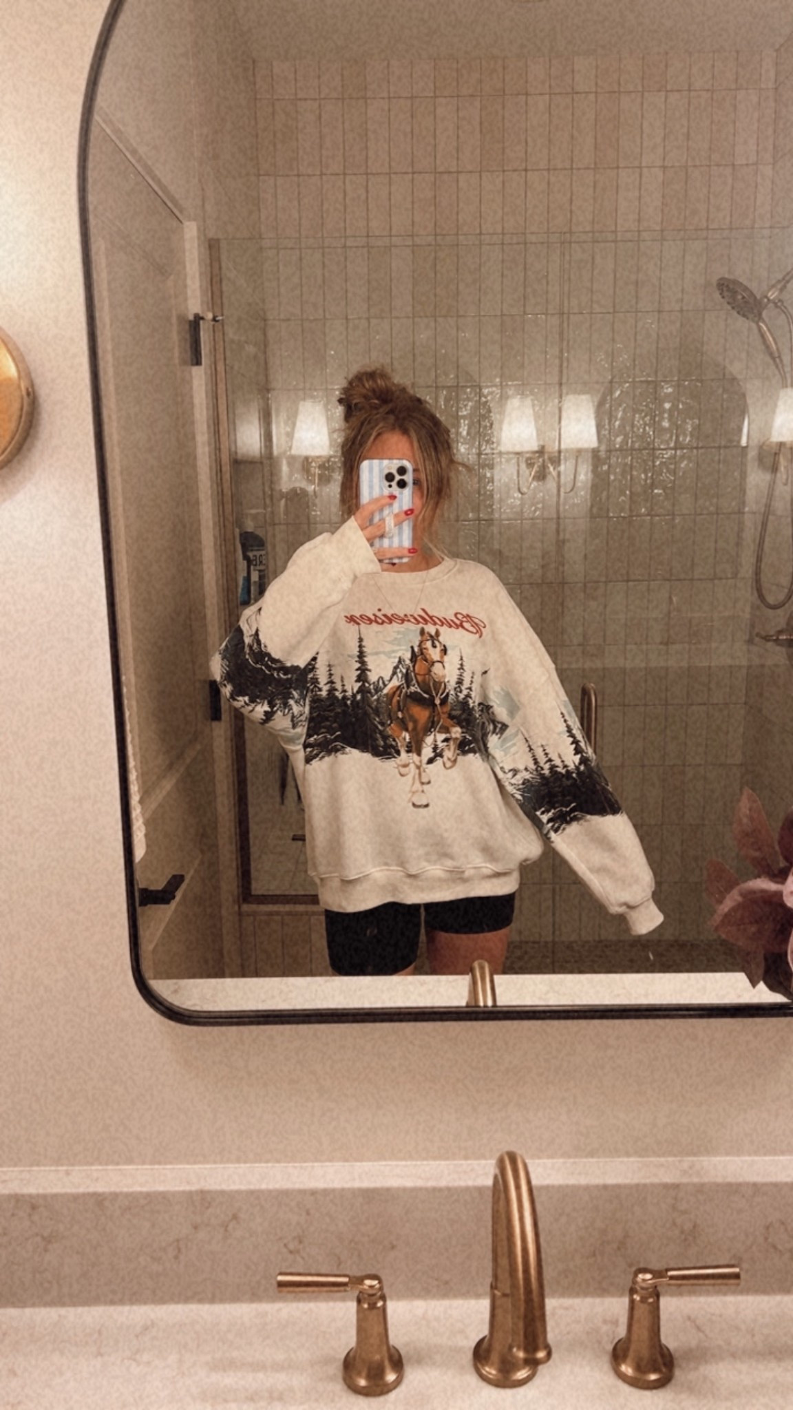 Oversized women’s graphic sweatshirt. On sale for only $15! Super soft and so nostalgic for Christmas!