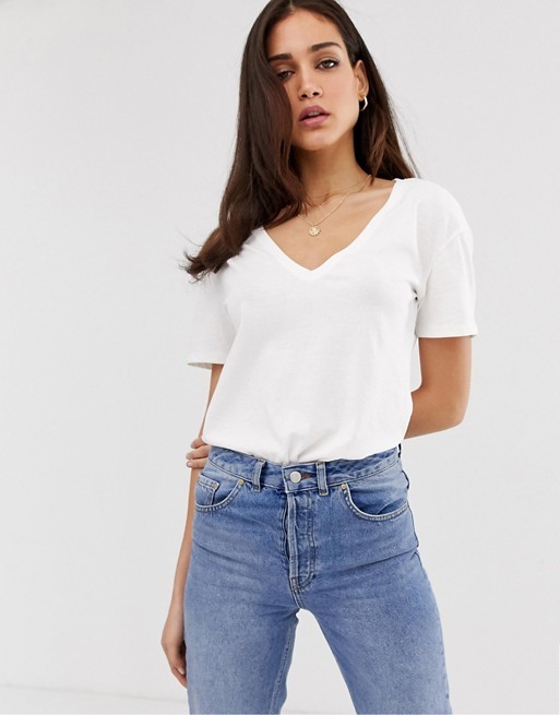 Stradivarius v neck t shirt in white | ASOS (Global)