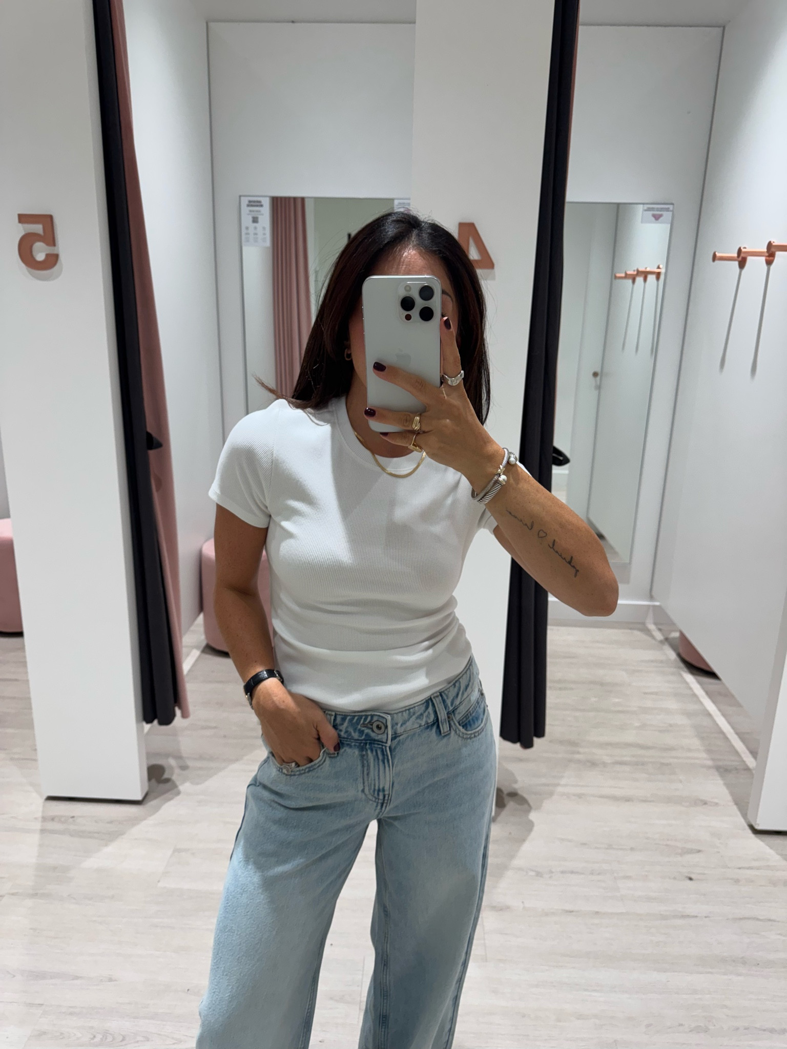 Low rise denim size 0 
Tshirt size XS 