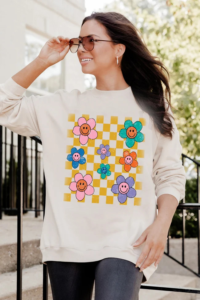 Daisy Checkered Smile Light Tan Oversized Graphic Sweatshirt | Pink Lily