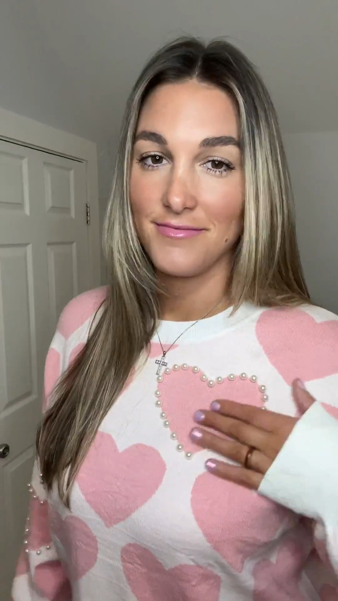 Pretty in pink and white with a touch of pearl perfection 💕✨ This heart sweatshirt is the ultimate cozy-chic vibe for Valentine’s Day! #ValentinesStyle #PinkAndWhite

#LTKSeasonal