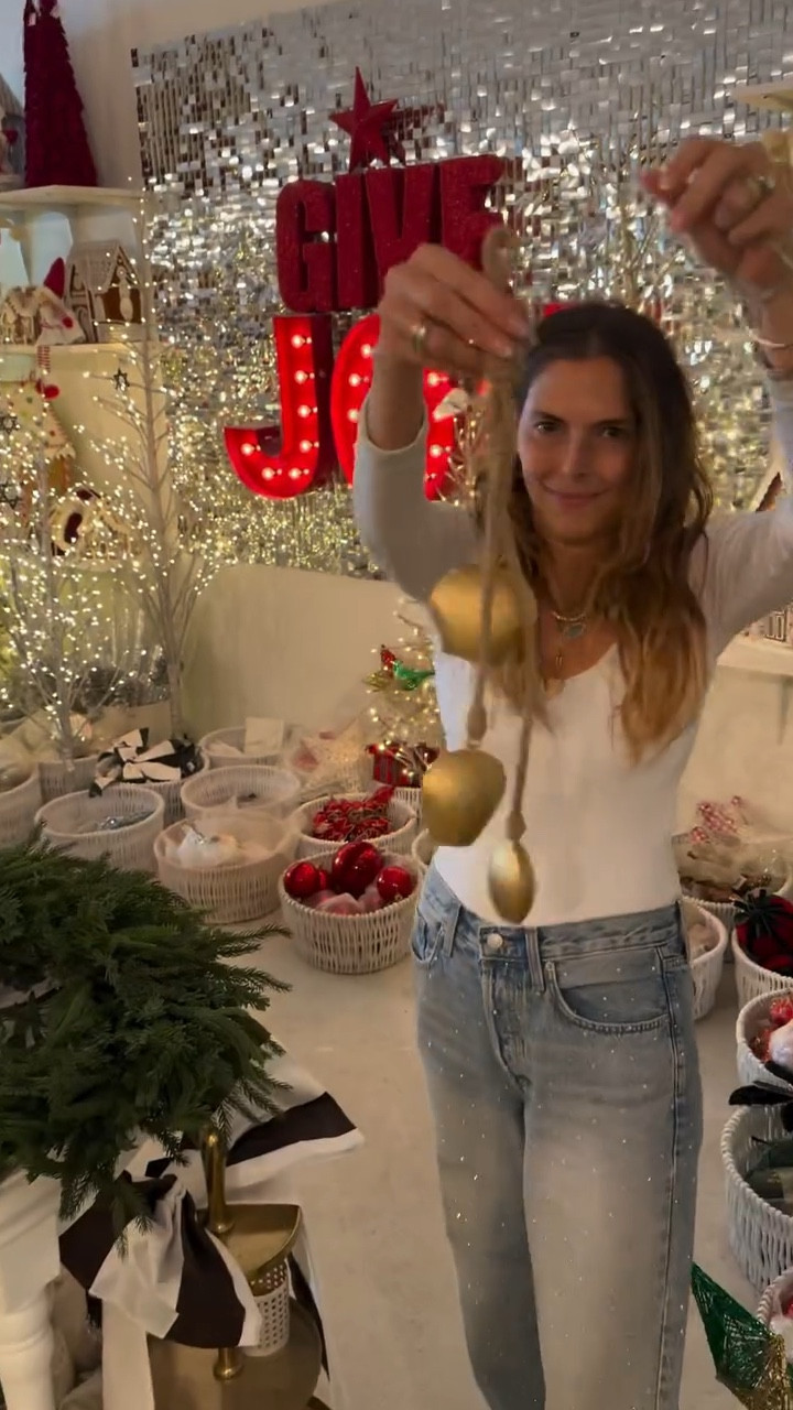 So many questions about my jeans 💕✨🎄

#LTKHoliday #LTKFindsUnder50 #LTKmomlife