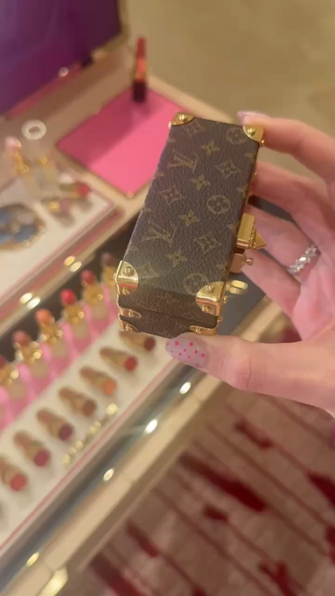 The most special lipstick holder I’ve ever seen!! 💖💖💖 linked similars! 