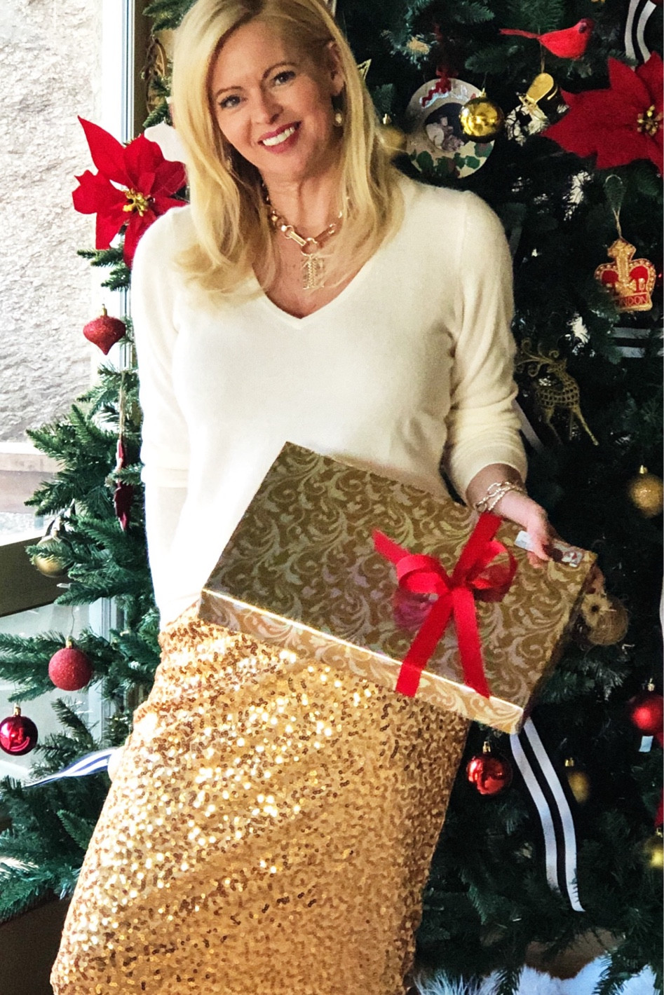 Holiday outfit. Simple,elegant holiday outfit. Sequin pencil skirt (wearing S) , cashmere sweater (wearing M). #holidayoutfitidea 

#LTKHoliday #LTKParties #LTKOver40