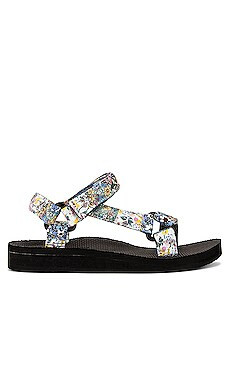 Arizona Love Trekky Quit Flower Sandal in Bandana Quilt Flower from Revolve.com | Revolve Clothing (Global)