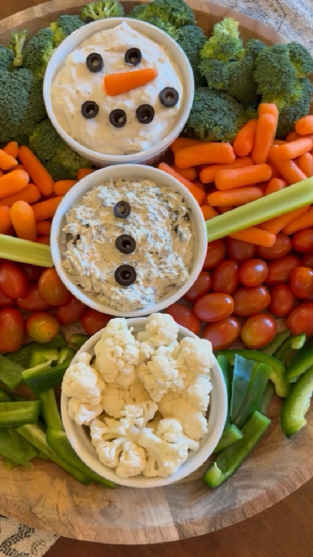 Christmas snowman veggie board for holiday hosting & parties! 🎄☃️🤗

#LTKParties #LTKHoliday #LTKSeasonal