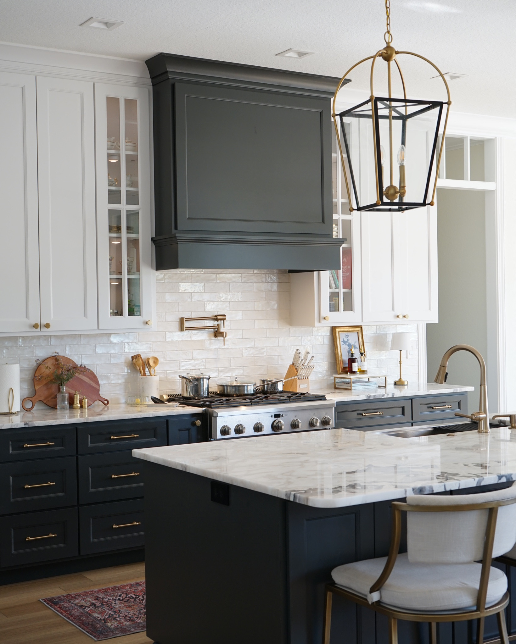 Kitchen details 

Counter stool, kitchen pendant, kitchen runner, round dining table, chandelier, jute rug, dining chairs 

#LTKHome