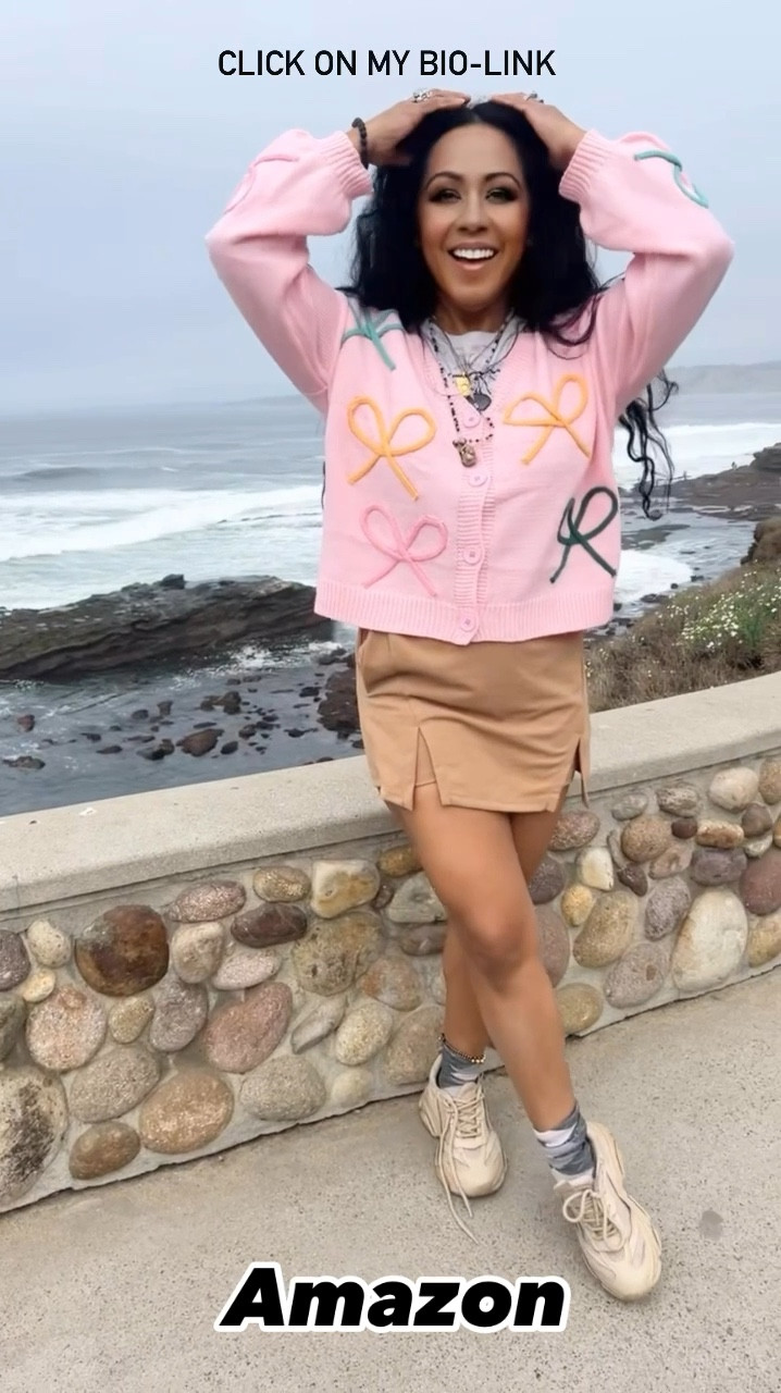 🩷 WDIRARA Women's Bow Button Down Cardigan V Neck Long Sleeve Drop Shoulder Knit Sweater

WDIRARA Women's High Waist Split Hem Zip Back Plain Skirt

WDIRARA Women's High Neck Sweater Leopard Pattern Long Sleeve Fuzzy Knitted Pullover Top
. I had a blast in San Diego, CA I'm here with my fashion from WDIRARA at this coastal paradise that offers relaxation with the stunning natural landscape and vibrant culture in "LA JOLLA." 
.
What did I wear during my vacation? ￼
.


#LTKTravel #LTKStyleTip #LTKFindsUnder50