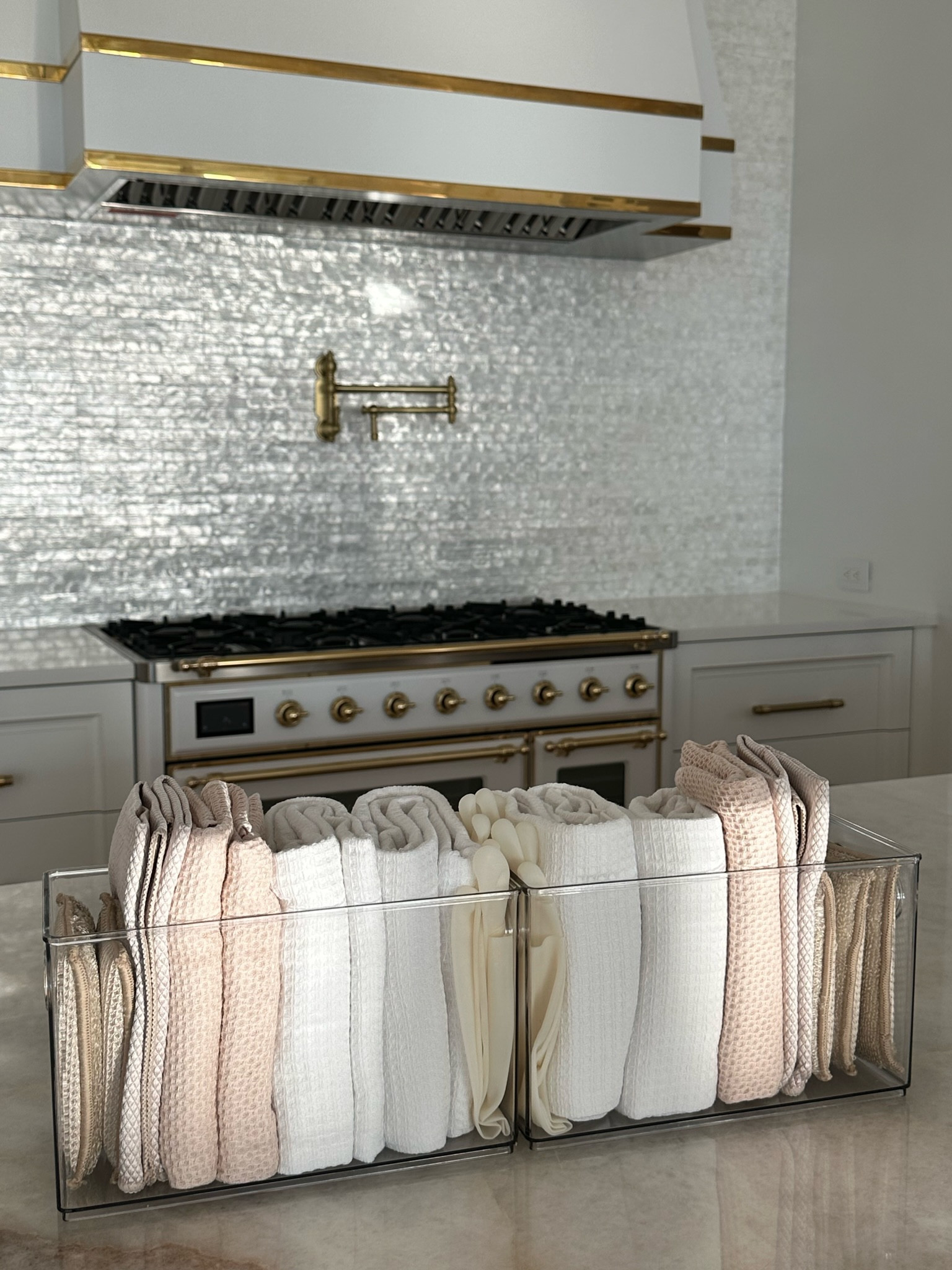 Our favorite minimalist kitchen essentials.