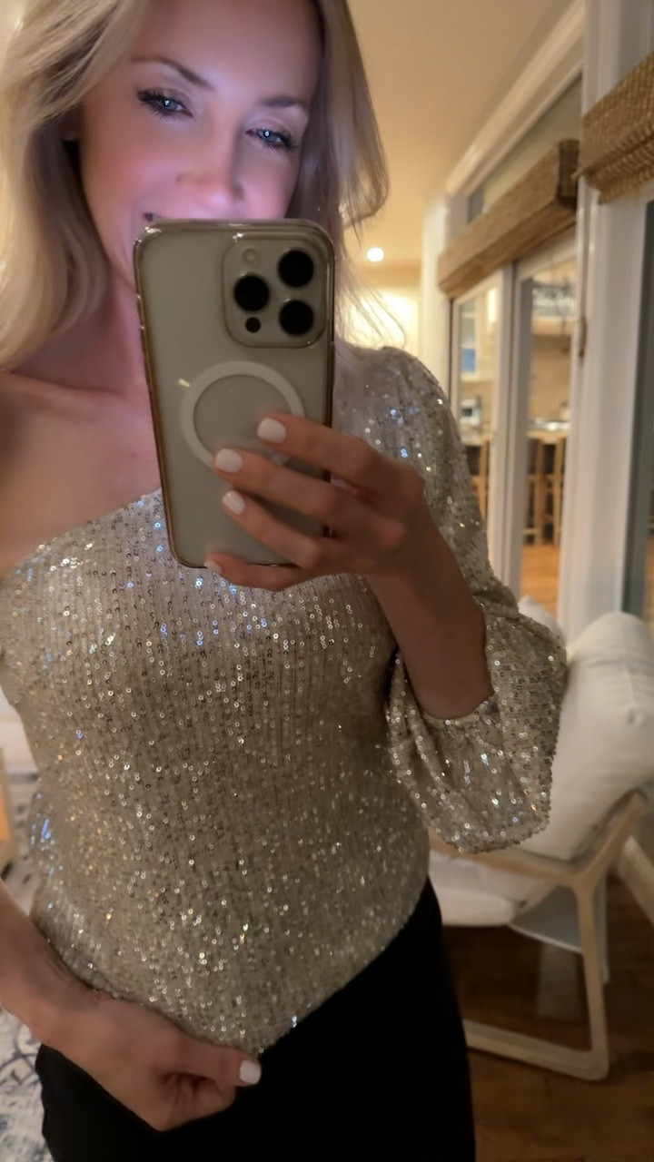What I wore out for Thanksgiving dinner…Late share but not late for the holiday parties! This top is cute and so sparkly…and I always get compliments when I wear it. ✨