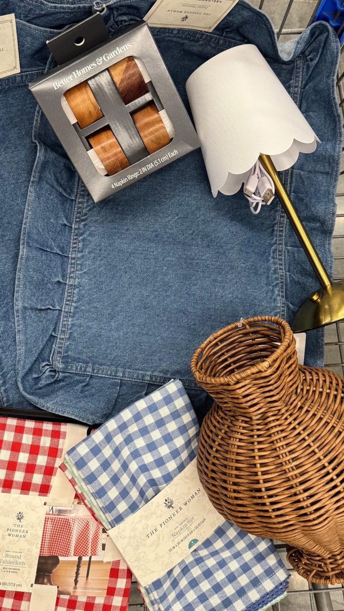 4th of July hosting essentials 🇺🇸
Everything you need to style the perfect holiday table—placemats, cloth napkins, tablecloth, napkin rings, vase, and a rechargeable lamp for the perfect glow.

Easy and stylish 4th of July table decor ideas.

#LTKHome #LTKSeasonal