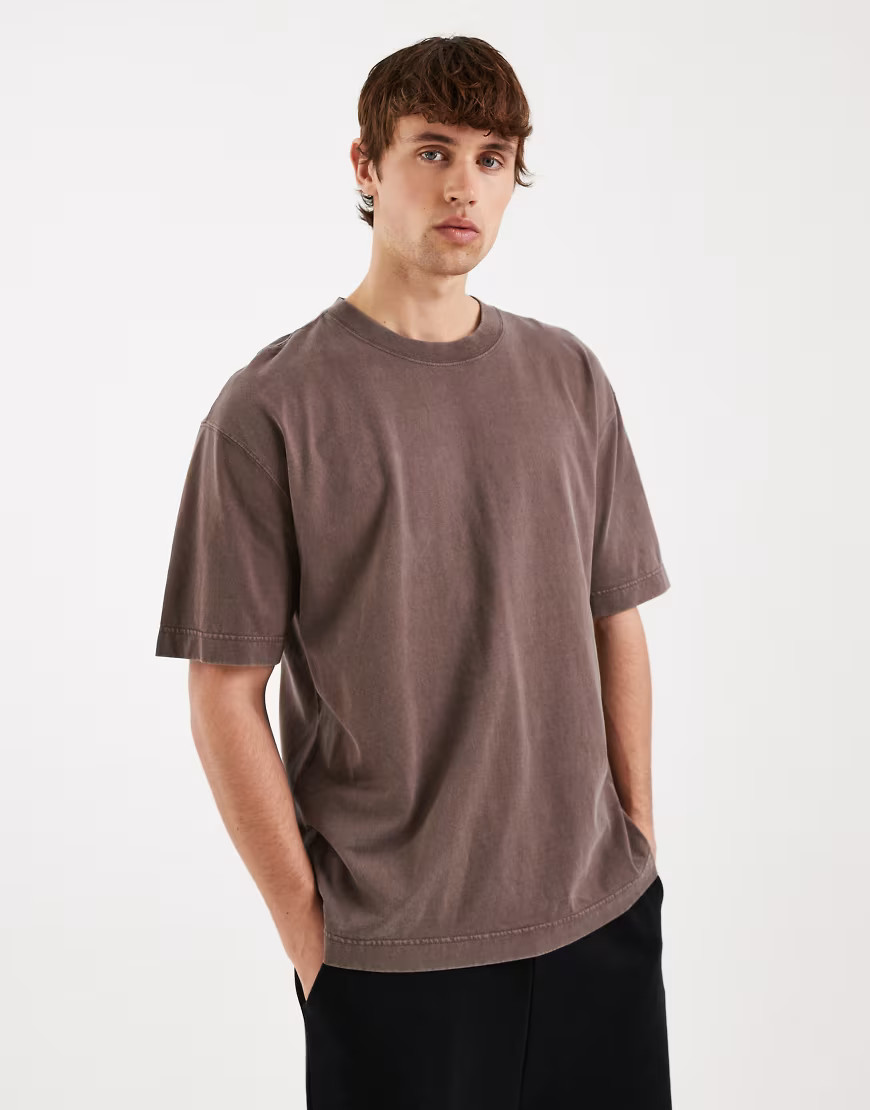 Hollister heavyweight boxy T-shirt in washed brown | ASOS (Global)