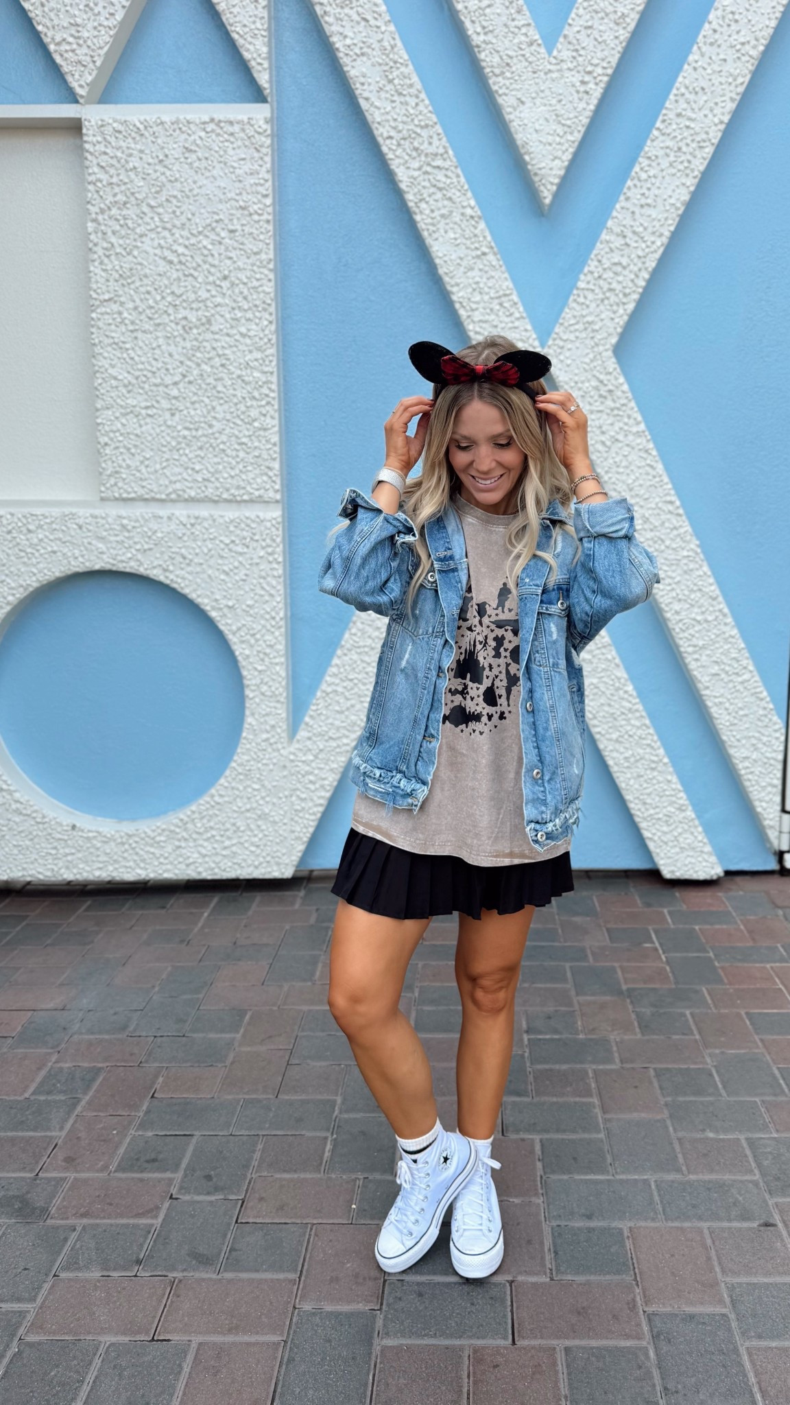 Disney fit for October — all the layers! Loved this one because I could slowly shed layers for the afternoon sun and could easily layer back up in the evening.✨

#LTKFindsUnder50 #LTKSeasonal #LTKStyleTip