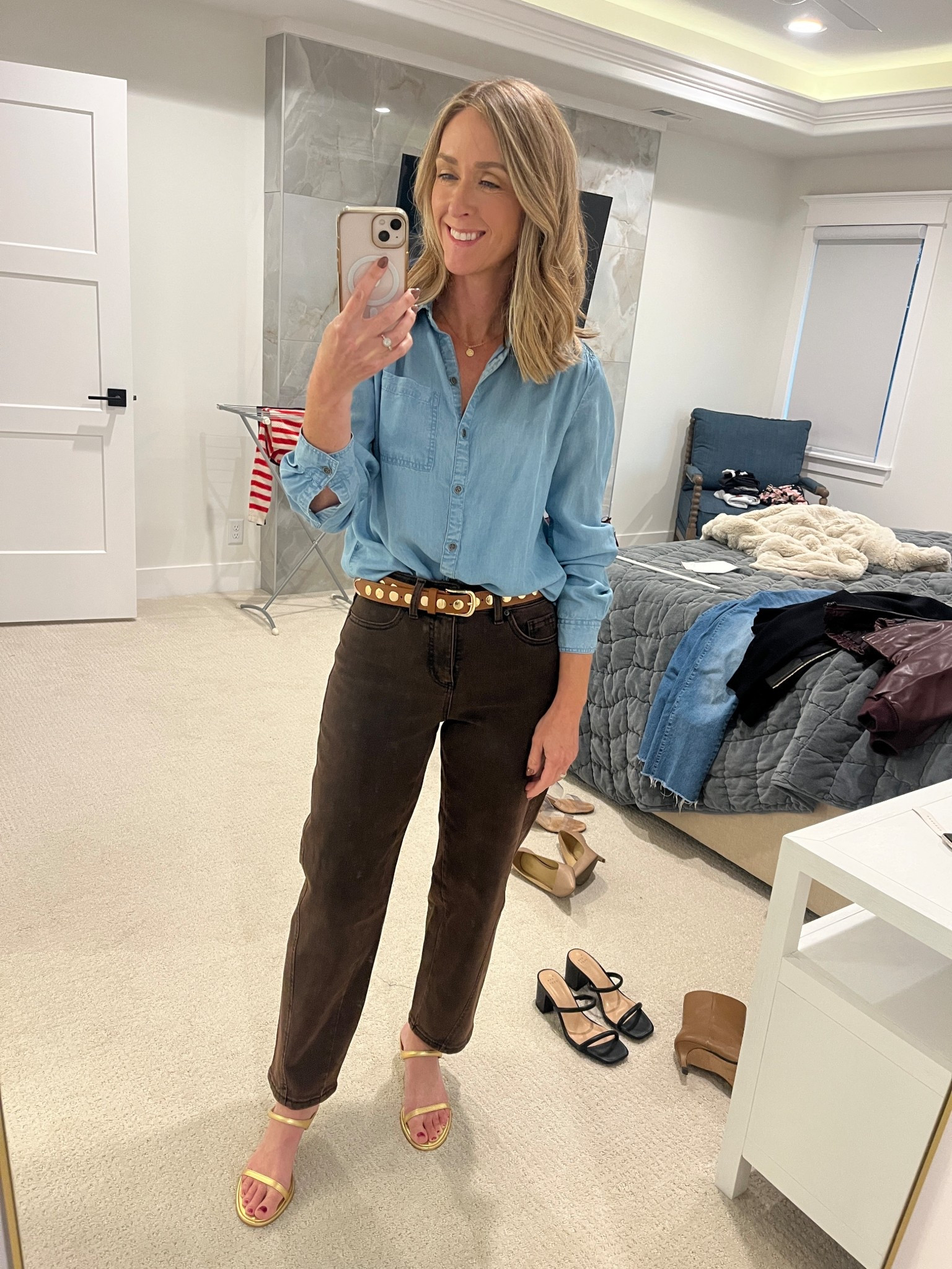 Messy room but cute outfit 

#LTKFallSale #LTKFindsUnder50 #LTKOver40