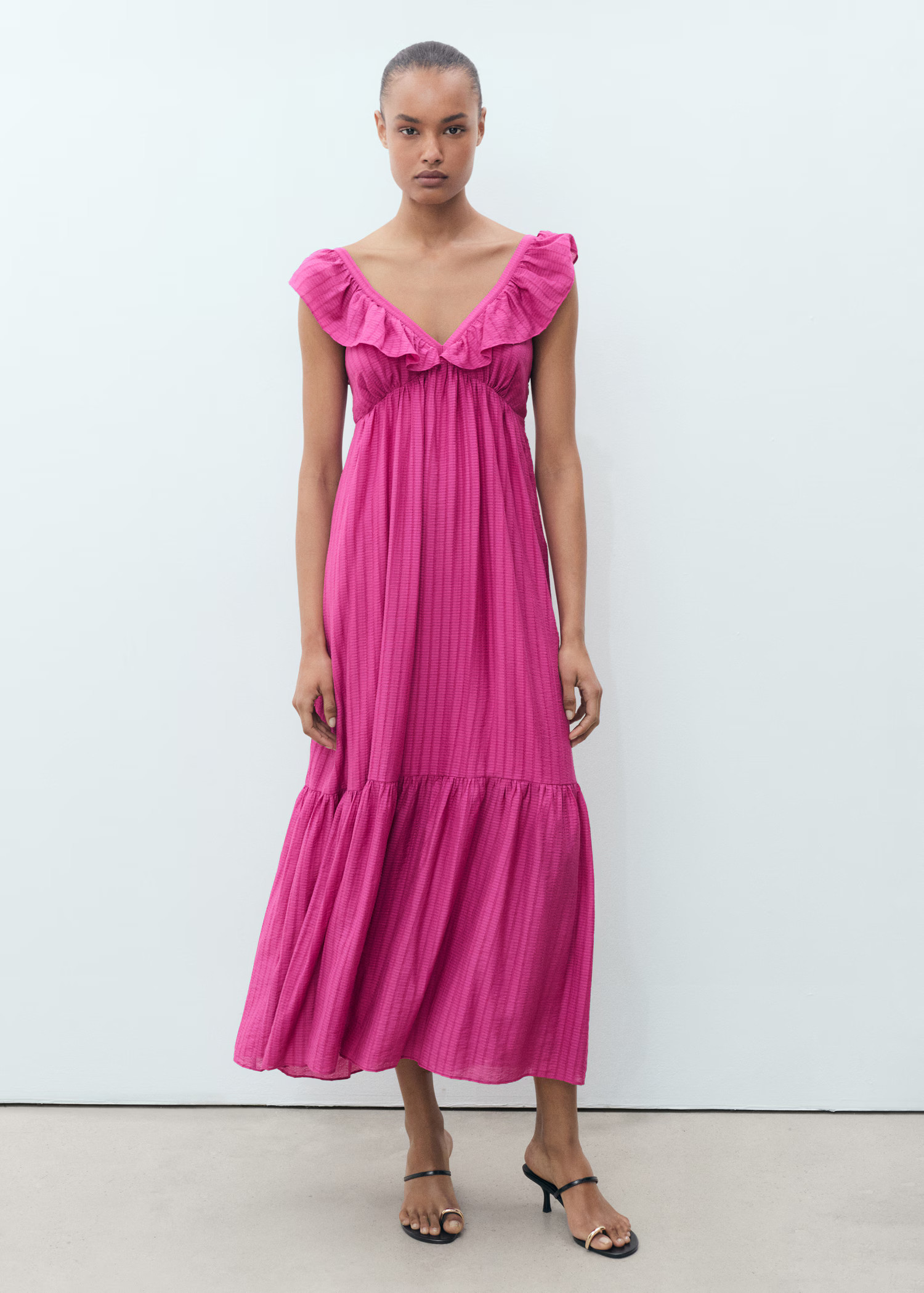 Langes Kleid mit Rüschen-Ausschnitt - Damen | MANGO Deutschland | Mango EU