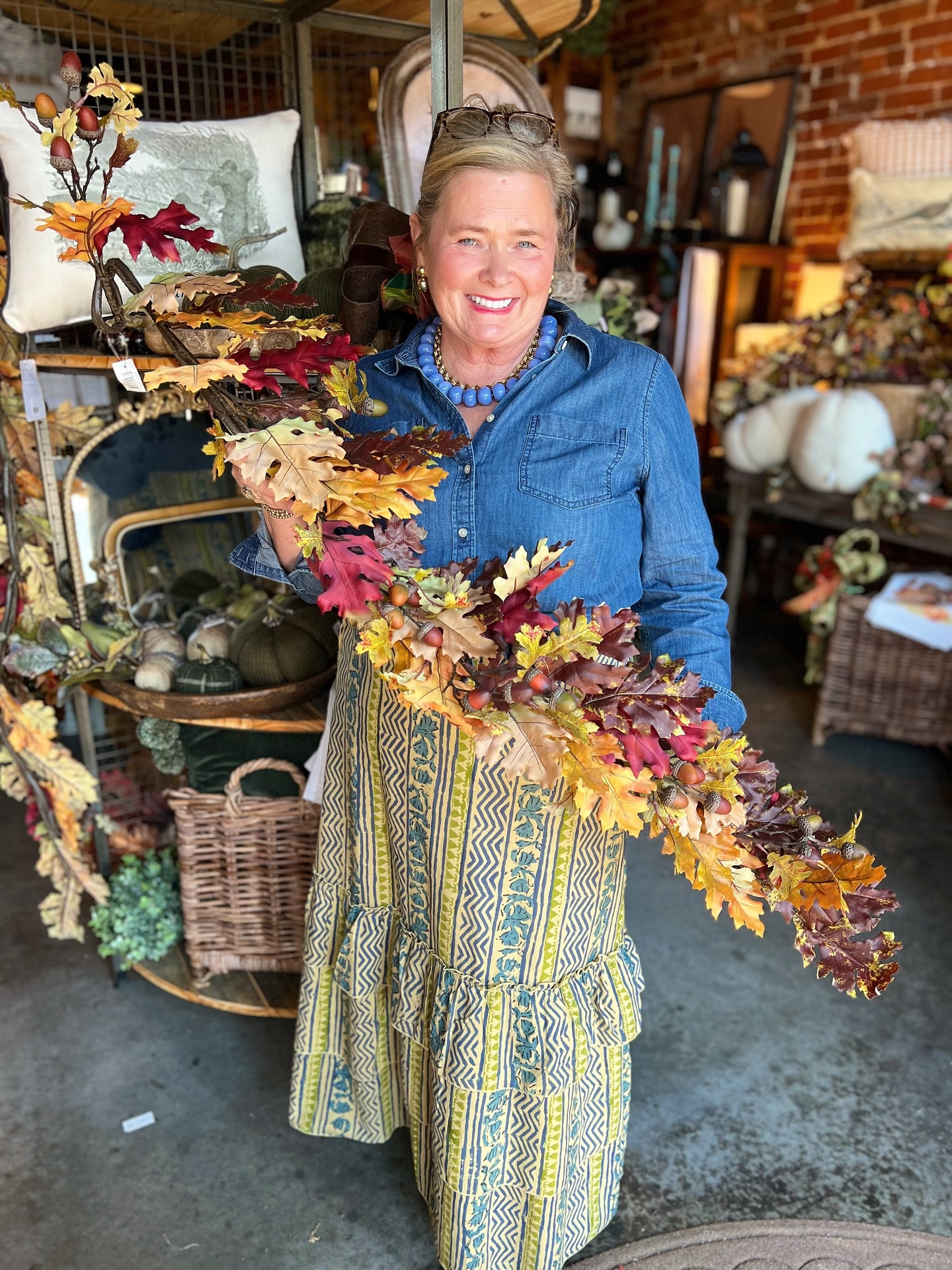 We’re back with Jami’s 5 Fall Favorites! This time, it’s her five table setting favorites!✨🍂🍽️

P.S. We use the garland as a table runner/centerpiece!!

Comment LINK to receive a link to our fall section online!