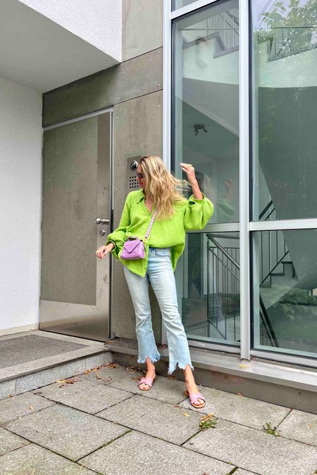 Green Purple. Fashion Blogger Girl by Style Blog Heartfelt Hunt. Girl with blond hair wearing a neon green shirt, favorite jeans, green sunglasses, purple bag and purple sandals. #greenoutfit #greenshirt #oversizedshirt #colorfuloutfit #colorfulstyle #colorfulfashion #colorfullooks #fashionfun #cutesummeroutfit #summerfashion2023 #summerlookbook #fitcheck #dailylooks #dailylookbook #contentcreator #microinfluencer #discoverunder20k