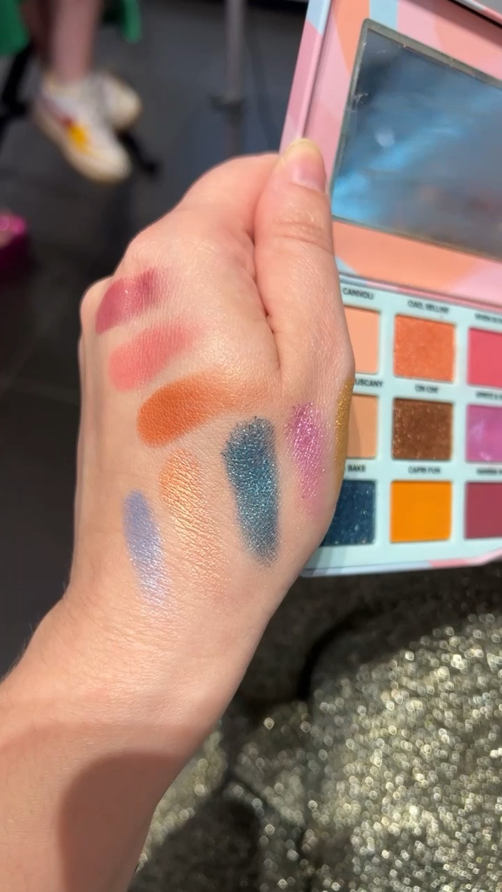 Lançamento da Too Faced, a Italian Spritz, uma paleta inspirada no drink Aperol Spritz, simplesmente maravilhosa, amei a combinação de cores! #LTKConBR2023

#LTKFind #LTKbeauty #LTKbrasil