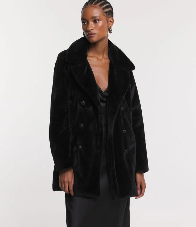 Casaco Alongado com Fechamento Transpassado e Textura de Pelinhos Artificiais Preto | Renner (BR)