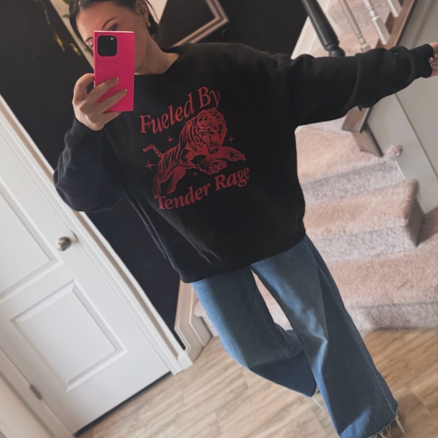 Oversized Sweatshirt & Jeans are always a vibe 🖤

#LTKSeasonal #LTKFindsUnder100 #LTKStyleTip