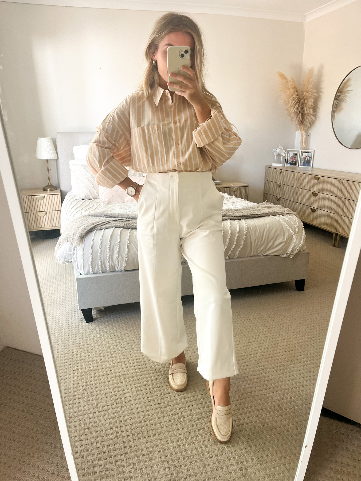 Shirt - They didn’t have my size in stock, so i ordered the smallest size available as i didnt mind a oversized look. Im wearing 2 sizes up From my usual size. I would recommend either getting your size for a more fitted look or 1 size up for an oversized look.

Pants - Pants were slightly to big around the waist but they were sold out of my size so im wearing 1 size up. I would recommend getting youre actual size or even 1 size smaller.

#corporate #casual #corporatecasual #summerofficewear #officewear #summer  