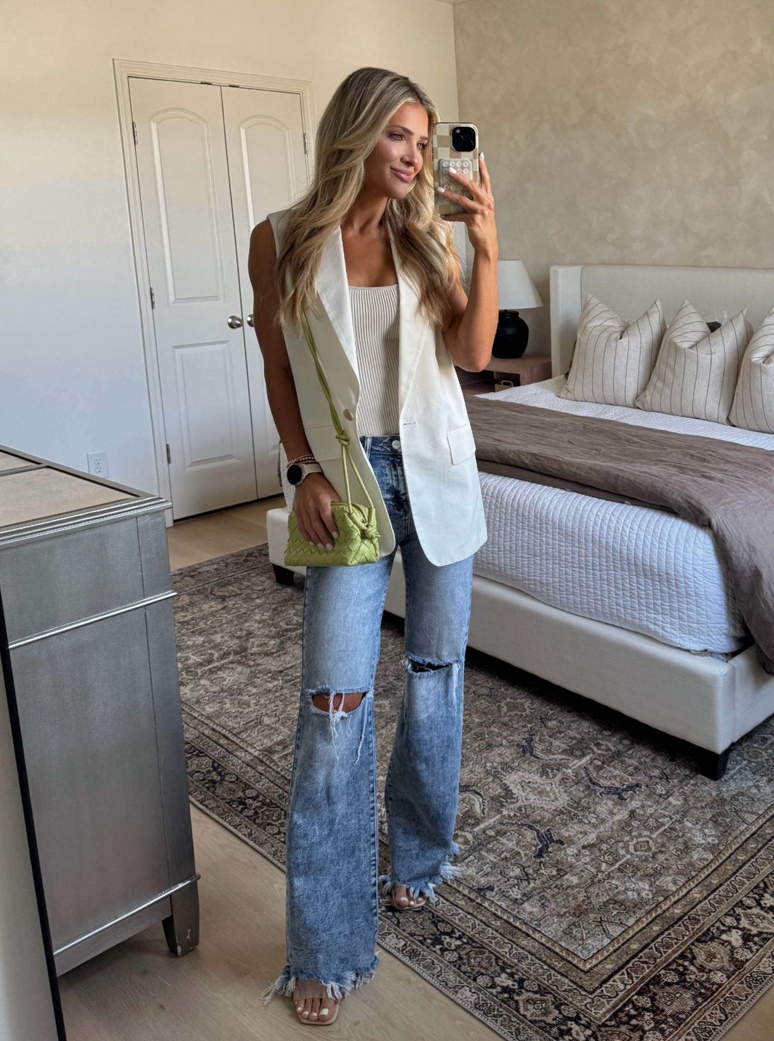 Jeans, vest and purse

Size 24 in jeans (size down) 

#LTKFindsUnder100 #LTKStyleTip