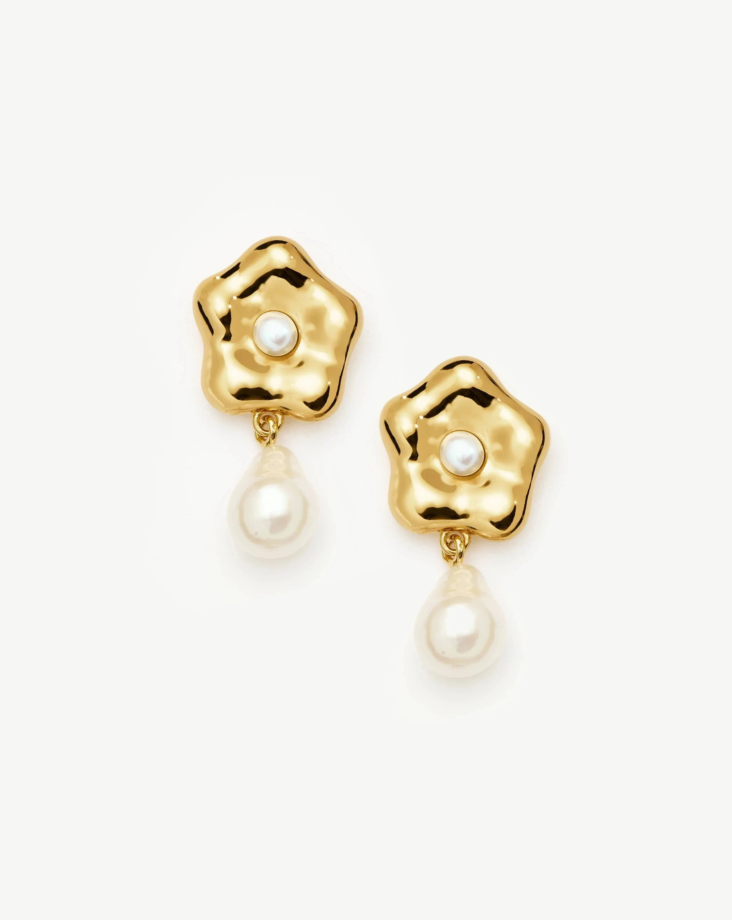 Eny Puffy Daisy Pearl Drop Earrings | Missoma UK | Missoma UK