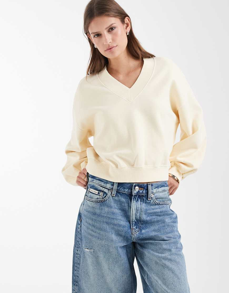 Levi's vintage slouchy v-neck sweatshirt in light yellow-White | ASOS (Global)