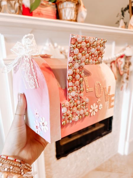 Decorating a mailbox 🎀

#LTKkids #LTKSeasonal #LTKMostLoved