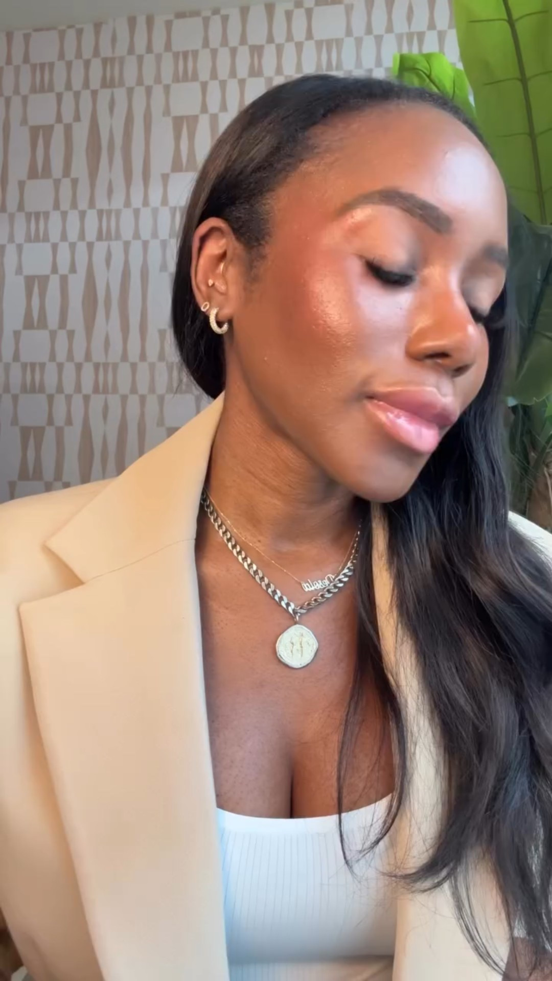 Having a Capsule Wardrobe is one of the best moves for your OUTFITS, but knowing how to USE your capsule wardrobe is one of the best moves for your STYLE 💯•

Want to learn more about how a Capsule Wardrobe can help you level-up? Just comment the word 👉🏾 WARDROBEBASICS (one word) and I’ll send you the link to get my 120-page guide!
.
#capsulewardrobe #wardrobebasics #capsulewardrobestyle #outfitstyling #stylingtips