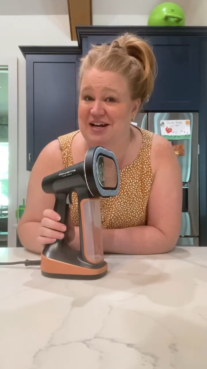 I’m back with Steamer Hacks! Comment “Steamer” for a link to this bad boy.

@rowentausa makes the best steamers! They are long lasting and have so much power!

Follow along for more steamer hacks 💨 

#steamer #steamhacks #steamerhacks